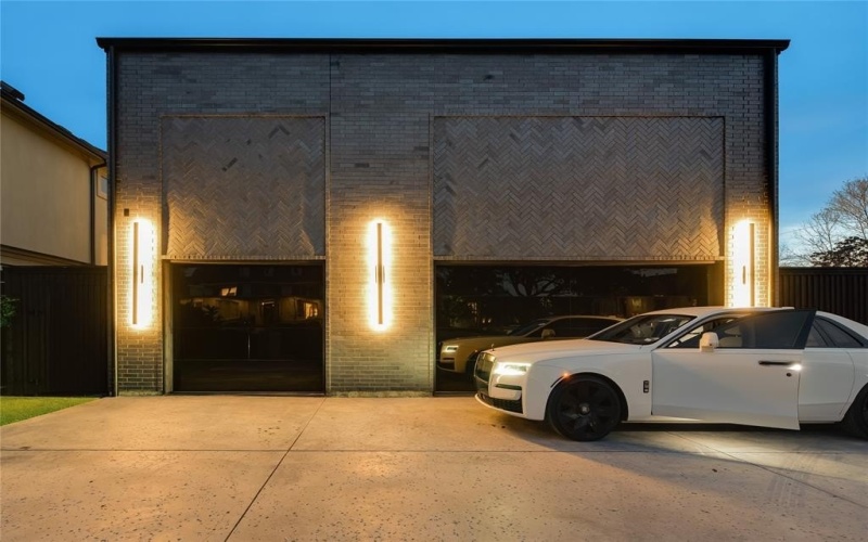 6404 Lakehurst Avenue, Dallas, TX 75230, 5 Bedrooms Bedrooms, ,6 BathroomsBathrooms,Residential,For Sale,6404 Lakehurst Avenue,20867379