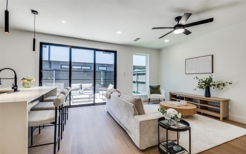 7312 Flyers Way, Dallas, TX 75235, 3 Bedrooms Bedrooms, ,2 BathroomsBathrooms,Residential,For Sale,7312 Flyers Way,20906796