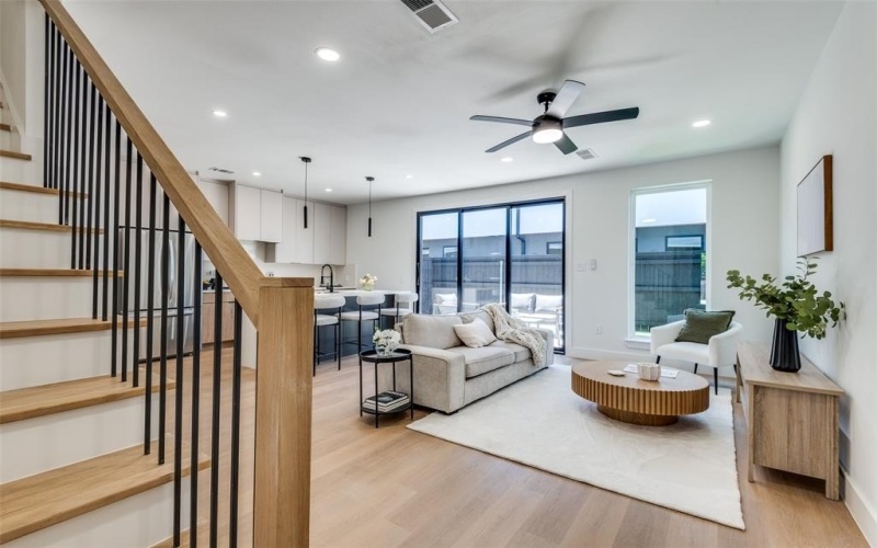 7312 Flyers Way, Dallas, TX 75235, 3 Bedrooms Bedrooms, ,2 BathroomsBathrooms,Residential,For Sale,7312 Flyers Way,20906796