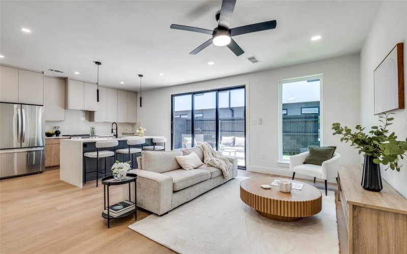 7312 Flyers Way, Dallas, TX 75235, 3 Bedrooms Bedrooms, ,2 BathroomsBathrooms,Residential,For Sale,7312 Flyers Way,20906796