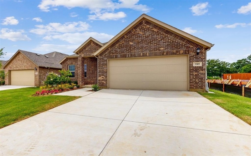 3309 Fortress Way, Denton, TX 76208, 3 Bedrooms Bedrooms, ,2 BathroomsBathrooms,Residential,For Sale,3309 Fortress Way,20860866