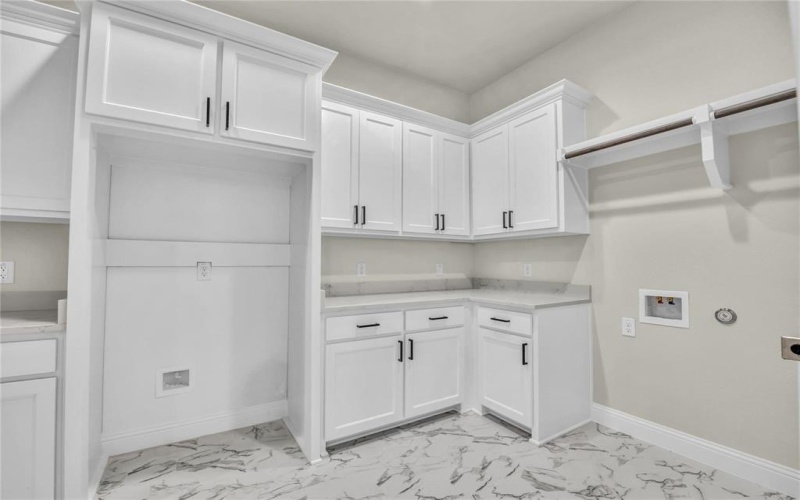 140 Dan Russell Bend, Weatherford, TX 76087, 4 Bedrooms Bedrooms, ,3 BathroomsBathrooms,Residential,For Sale,140 Dan Russell Bend,20865381