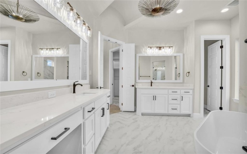140 Dan Russell Bend, Weatherford, TX 76087, 4 Bedrooms Bedrooms, ,3 BathroomsBathrooms,Residential,For Sale,140 Dan Russell Bend,20865381