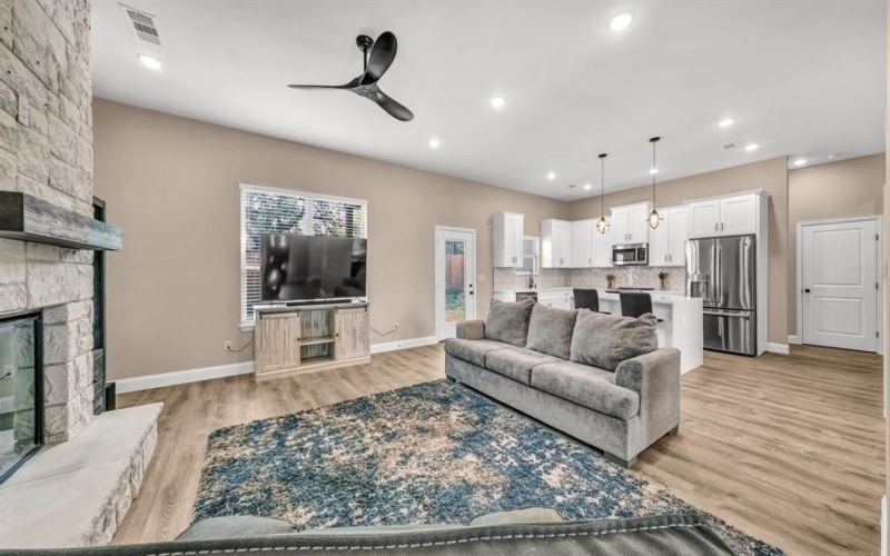 5513 Firewood Trail, Granbury, TX 76048, 3 Habitaciones Habitaciones , ,2 BañosBaños,Residential,En Venta,5513 Firewood Trail,20886953