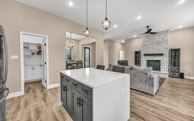 5513 Firewood Trail, Granbury, TX 76048, 3 Habitaciones Habitaciones , ,2 BañosBaños,Residential,En Venta,5513 Firewood Trail,20886953