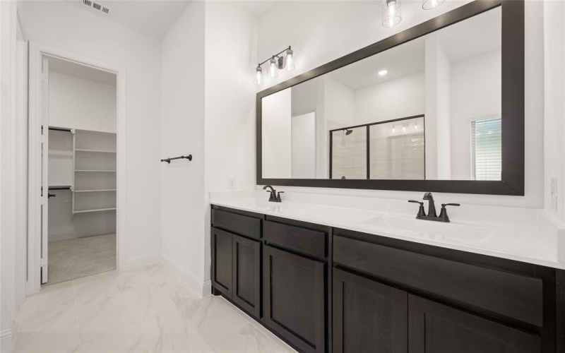 208 Allegheny Drive, Burleson, TX 76028, 5 Habitaciones Habitaciones , ,3 BañosBaños,Residential,En Venta,208 Allegheny Drive,20896963