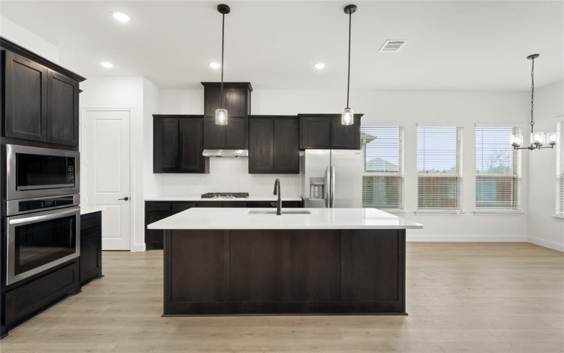 208 Allegheny Drive, Burleson, TX 76028, 5 Habitaciones Habitaciones , ,3 BañosBaños,Residential,En Venta,208 Allegheny Drive,20896963