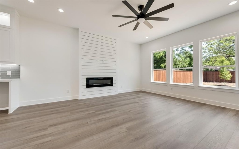 2534 Southland Street, Dallas, TX 75215, 4 Habitaciones Habitaciones , ,2 BañosBaños,Residential,En Venta,2534 Southland Street,20910136