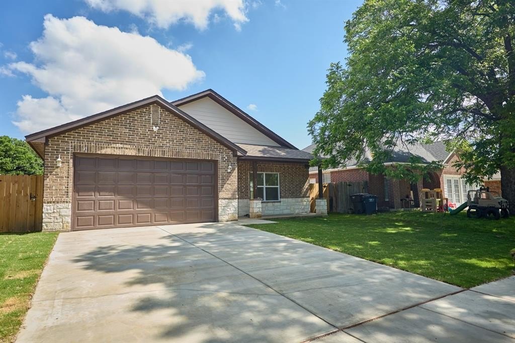 1224 W Bewick Street, Fort Worth, TX 76110, 3 Bedrooms Bedrooms, ,2 BathroomsBathrooms,Residential,For Sale,1224 W Bewick Street,20925359