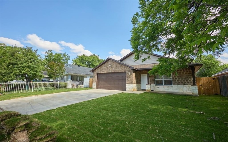 1224 W Bewick Street, Fort Worth, TX 76110, 3 Bedrooms Bedrooms, ,2 BathroomsBathrooms,Residential,For Sale,1224 W Bewick Street,20925359
