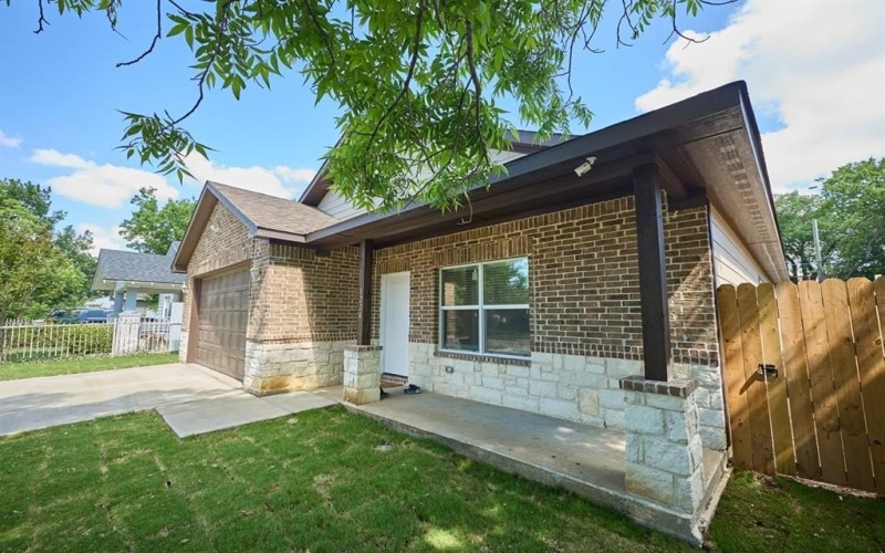 1224 W Bewick Street, Fort Worth, TX 76110, 3 Bedrooms Bedrooms, ,2 BathroomsBathrooms,Residential,For Sale,1224 W Bewick Street,20925359