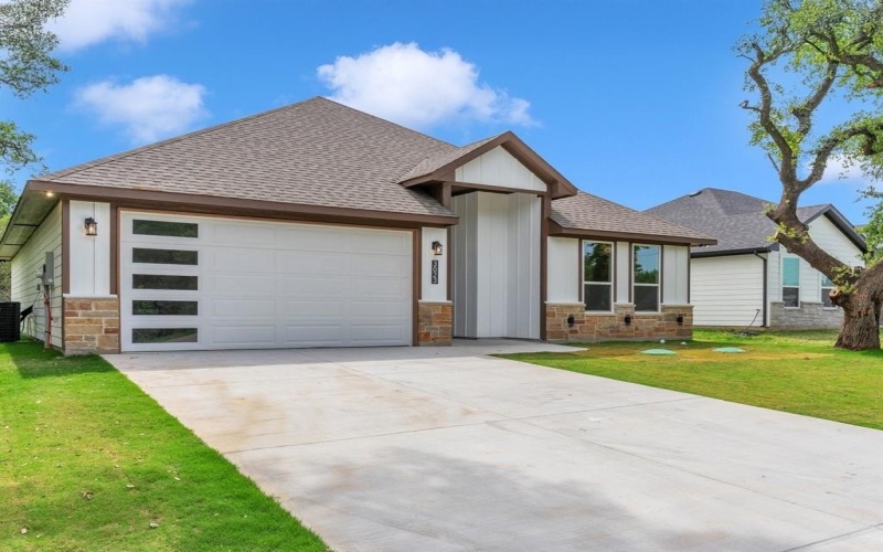 3023 Steepleridge Circle, Granbury, TX 76048, 3 Bedrooms Bedrooms, ,2 BathroomsBathrooms,Residential,For Sale,3023 Steepleridge Circle,20930686