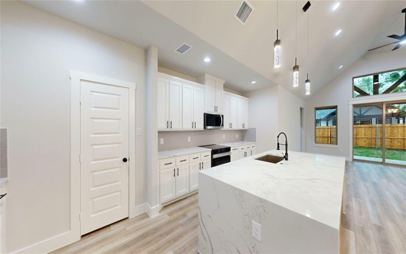 6835 Rutland Drive, Arlington, TX 76002, 4 Bedrooms Bedrooms, ,2 BathroomsBathrooms,Residential,For Sale,6835 Rutland Drive,20927503