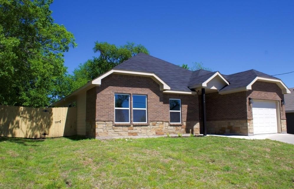 2114 Church, Greenville, TX 75401, 3 Habitaciones Habitaciones , ,2 BañosBaños,Residential,En Venta,2114 Church,20935860