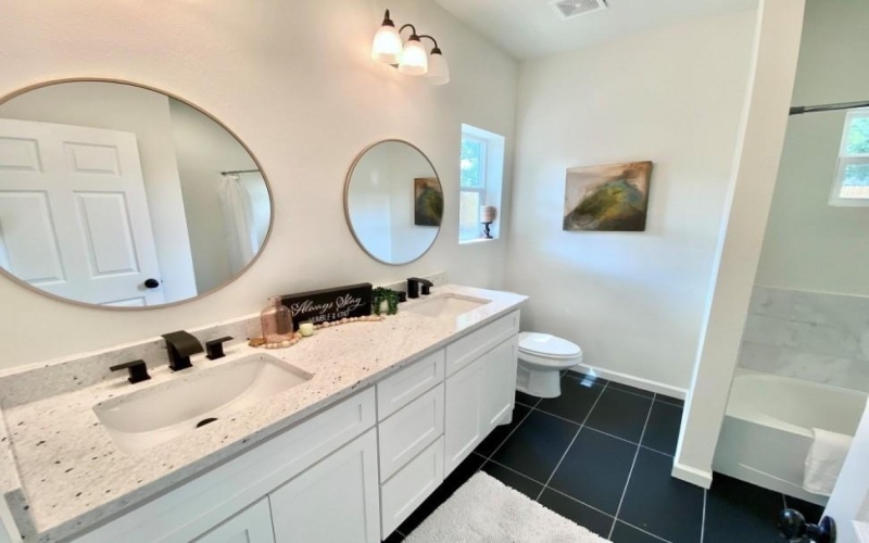 2114 Church, Greenville, TX 75401, 3 Habitaciones Habitaciones , ,2 BañosBaños,Residential,En Venta,2114 Church,20935860