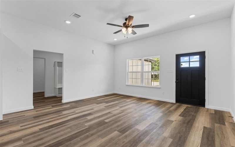 1612 Cheyenne Trail, Granbury, TX 76048, 3 Bedrooms Bedrooms, ,2 BathroomsBathrooms,Residential,For Sale,1612 Cheyenne Trail,20935910