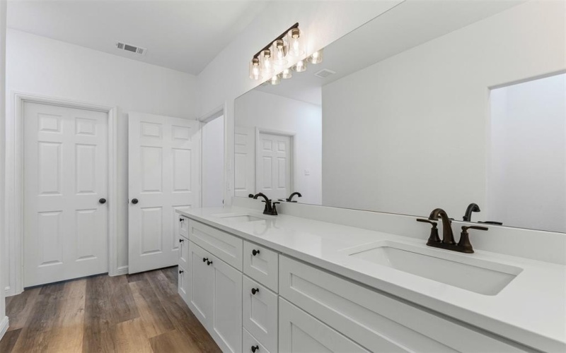 1612 Cheyenne Trail, Granbury, TX 76048, 3 Bedrooms Bedrooms, ,2 BathroomsBathrooms,Residential,For Sale,1612 Cheyenne Trail,20935910