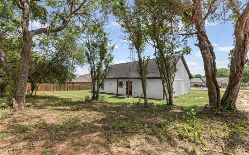 1612 Cheyenne Trail, Granbury, TX 76048, 3 Bedrooms Bedrooms, ,2 BathroomsBathrooms,Residential,For Sale,1612 Cheyenne Trail,20935910