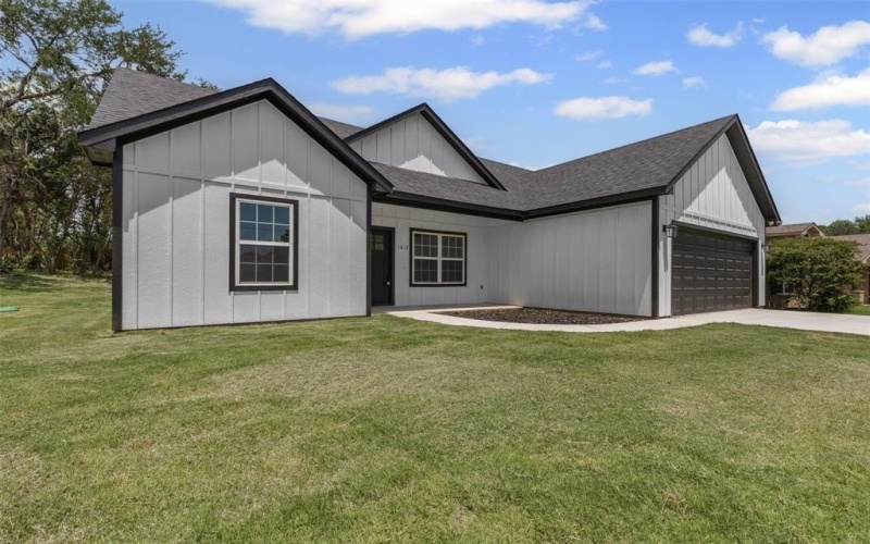 1612 Cheyenne Trail, Granbury, TX 76048, 3 Bedrooms Bedrooms, ,2 BathroomsBathrooms,Residential,For Sale,1612 Cheyenne Trail,20935910