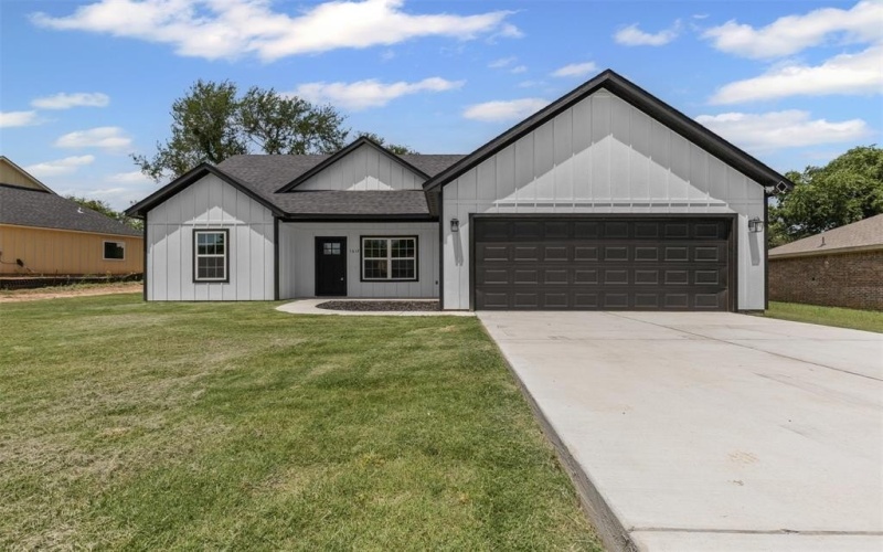 1612 Cheyenne Trail, Granbury, TX 76048, 3 Bedrooms Bedrooms, ,2 BathroomsBathrooms,Residential,For Sale,1612 Cheyenne Trail,20935910