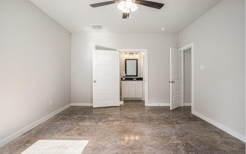 404 1/2 Evans Street, Cleburne, TX 76031, 3 Bedrooms Bedrooms, ,2 BathroomsBathrooms,Residential,For Sale,404 1/2 Evans Street,20933666
