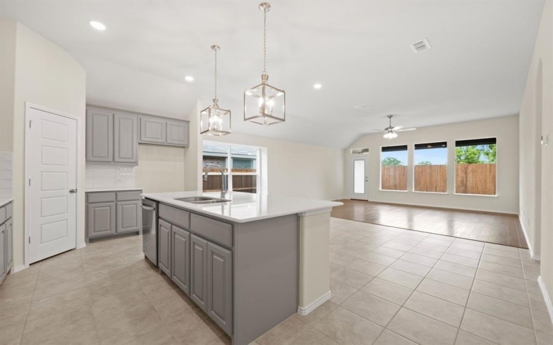 1152 Avery, Granbury, TX 76049, 4 Bedrooms Bedrooms, ,2 BathroomsBathrooms,Residential,For Sale,1152 Avery,20935070