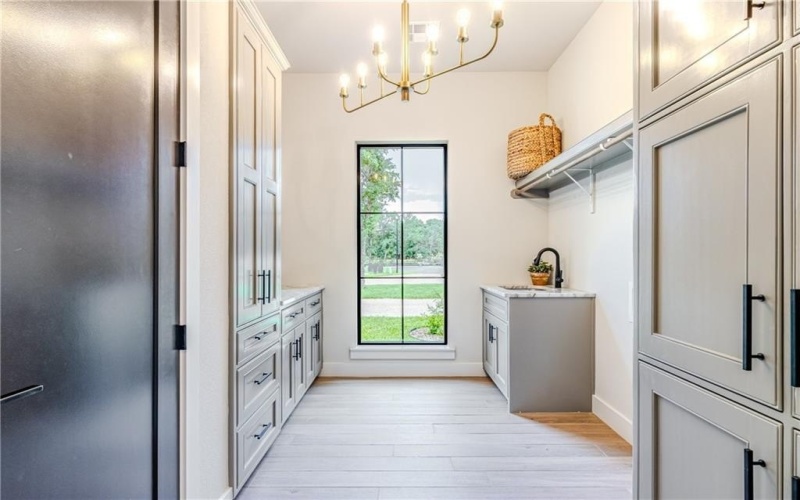 1136 Queen Elizabeth Drive, McGregor, TX 76657, 4 Bedrooms Bedrooms, ,3 BathroomsBathrooms,Residential,For Sale,1136 Queen Elizabeth Drive,227798