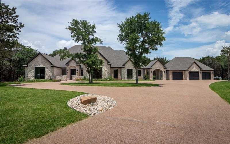 1136 Queen Elizabeth Drive, McGregor, TX 76657, 4 Bedrooms Bedrooms, ,3 BathroomsBathrooms,Residential,For Sale,1136 Queen Elizabeth Drive,227798