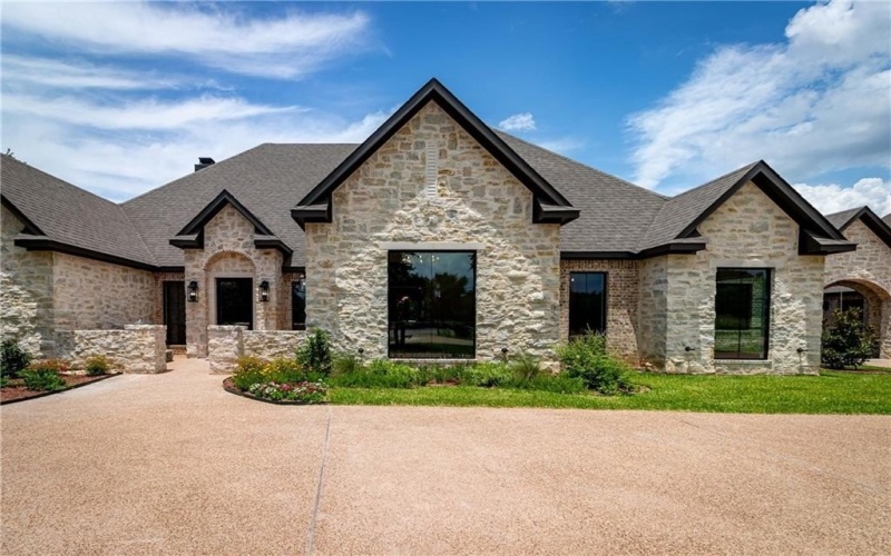 1136 Queen Elizabeth Drive, McGregor, TX 76657, 4 Bedrooms Bedrooms, ,3 BathroomsBathrooms,Residential,For Sale,1136 Queen Elizabeth Drive,227798