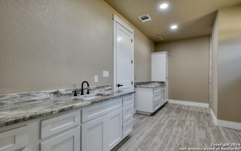 982 Horsehoe falls, Bandera, TX 78003, 4 Bedrooms Bedrooms, ,2 BathroomsBathrooms,Residential,For Sale,982 Horsehoe falls,1774292