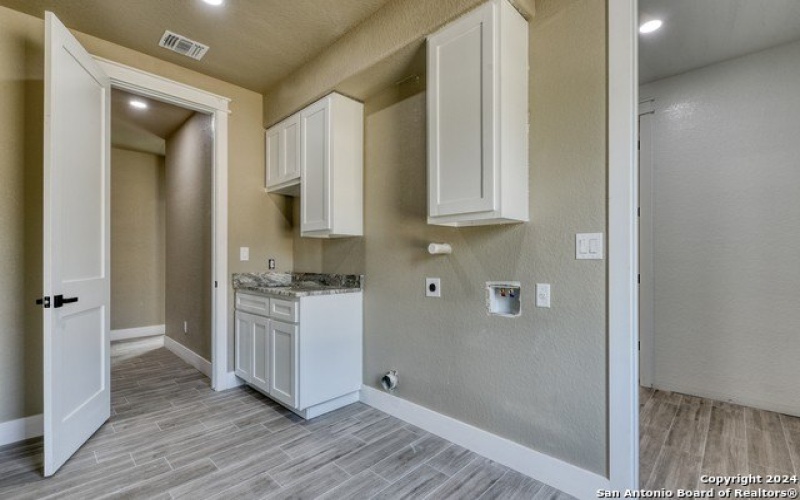 982 Horsehoe falls, Bandera, TX 78003, 4 Bedrooms Bedrooms, ,2 BathroomsBathrooms,Residential,For Sale,982 Horsehoe falls,1774292