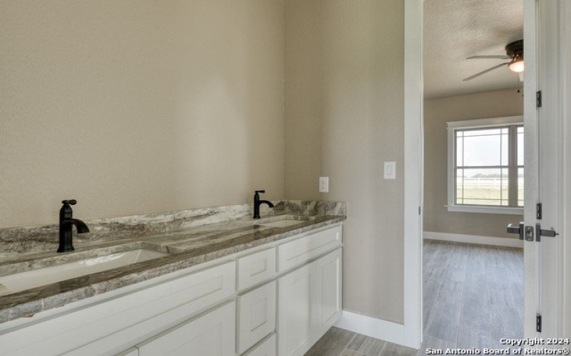 982 Horsehoe falls, Bandera, TX 78003, 4 Bedrooms Bedrooms, ,2 BathroomsBathrooms,Residential,For Sale,982 Horsehoe falls,1774292