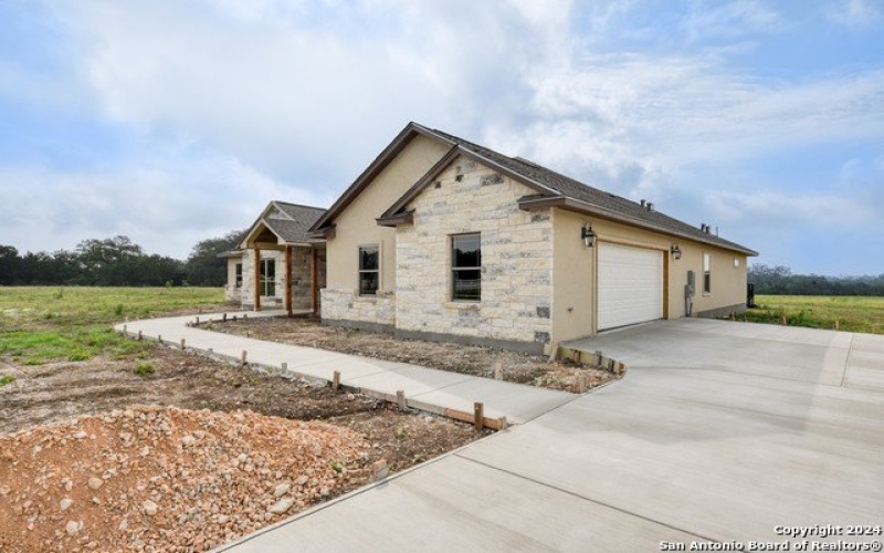 982 Horsehoe falls, Bandera, TX 78003, 4 Bedrooms Bedrooms, ,2 BathroomsBathrooms,Residential,For Sale,982 Horsehoe falls,1774292