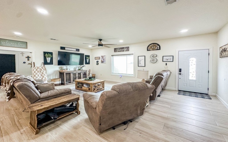 389 Private Rd 400-L, Seminole, TX 79360, 3 Bedrooms Bedrooms, ,2 BathroomsBathrooms,Residential,For Sale,389 Private Rd 400-L,160245