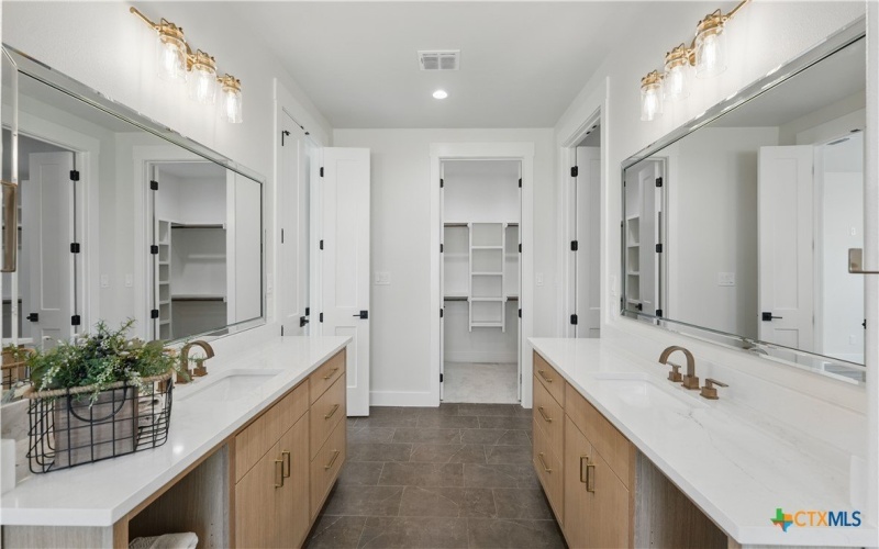 123 Pinnacle Drive, New Braunfels, TX 78130, 4 Bedrooms Bedrooms, ,5 BathroomsBathrooms,Residential,For Sale,123 Pinnacle Drive,579333