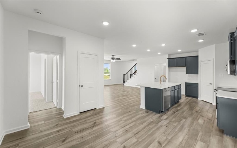 1725 Edgeway Drive, Aubrey, TX 76227, 4 Bedrooms Bedrooms, ,2 BathroomsBathrooms,Residential,For Sale,1725 Edgeway Drive,20797628