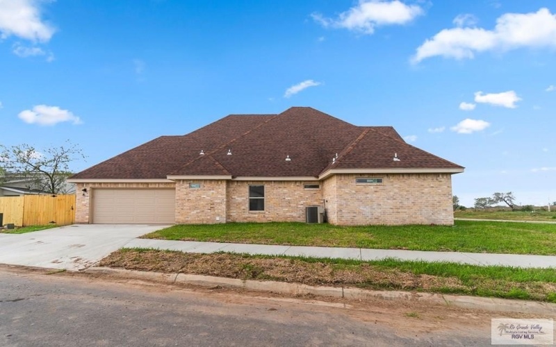 5436 TULIP CT, BROWNSVILLE, TX 78526, 4 Bedrooms Bedrooms, ,3 BathroomsBathrooms,Residential,For Sale,5436 TULIP CT,29762764
