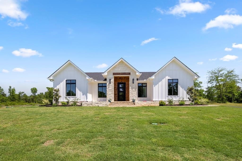 202 Oak Springs Drive, Nacogdoches, TX 75965, 4 Bedrooms Bedrooms, ,2 BathroomsBathrooms,Residential,For Sale,202 Oak Springs Drive,22500866