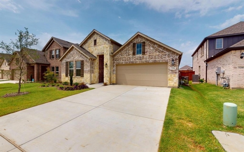 5204 Edge Way, Denton, TX 76226, 3 Bedrooms Bedrooms, ,2 BathroomsBathrooms,Residential,For Sale,5204 Edge Way,20799816