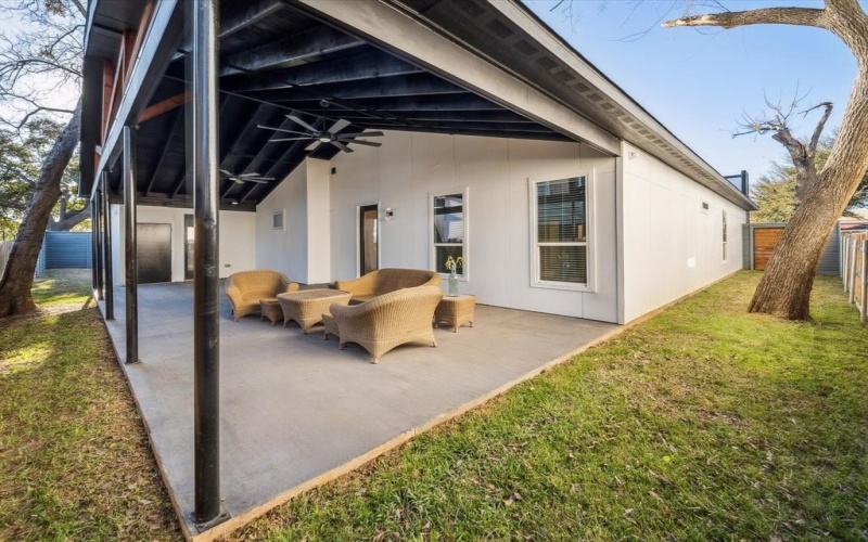 2210 Hooper Street, Dallas, TX 75215, 4 Habitaciones Habitaciones , ,2 BañosBaños,Residential,En Venta,2210 Hooper Street,20814694