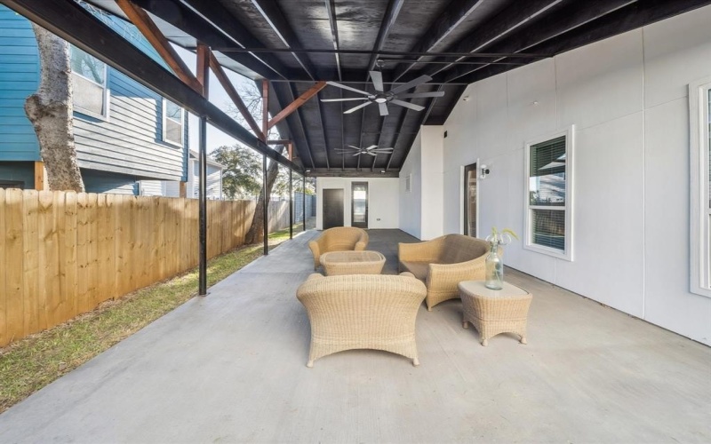 2210 Hooper Street, Dallas, TX 75215, 4 Habitaciones Habitaciones , ,2 BañosBaños,Residential,En Venta,2210 Hooper Street,20814694