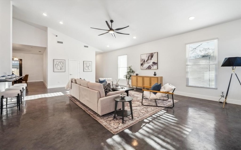2210 Hooper Street, Dallas, TX 75215, 4 Habitaciones Habitaciones , ,2 BañosBaños,Residential,En Venta,2210 Hooper Street,20814694
