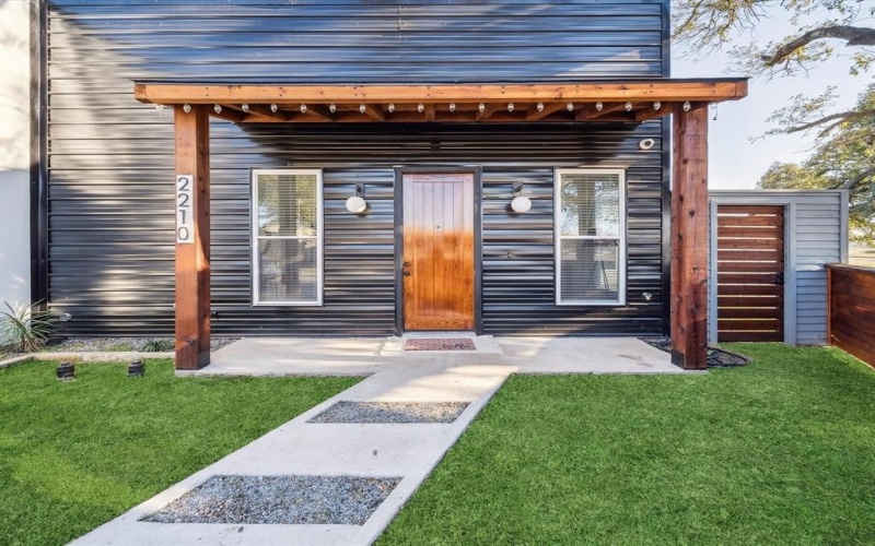 2210 Hooper Street, Dallas, TX 75215, 4 Habitaciones Habitaciones , ,2 BañosBaños,Residential,En Venta,2210 Hooper Street,20814694