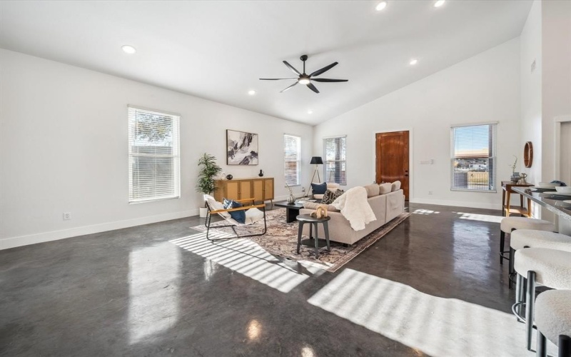 2210 Hooper Street, Dallas, TX 75215, 4 Habitaciones Habitaciones , ,2 BañosBaños,Residential,En Venta,2210 Hooper Street,20814694