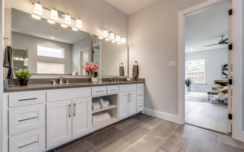 10721 Clearbrook Lane, Dallas, TX 75218, 4 Bedrooms Bedrooms, ,5 BathroomsBathrooms,Residential,For Sale,10721 Clearbrook Lane,20879807