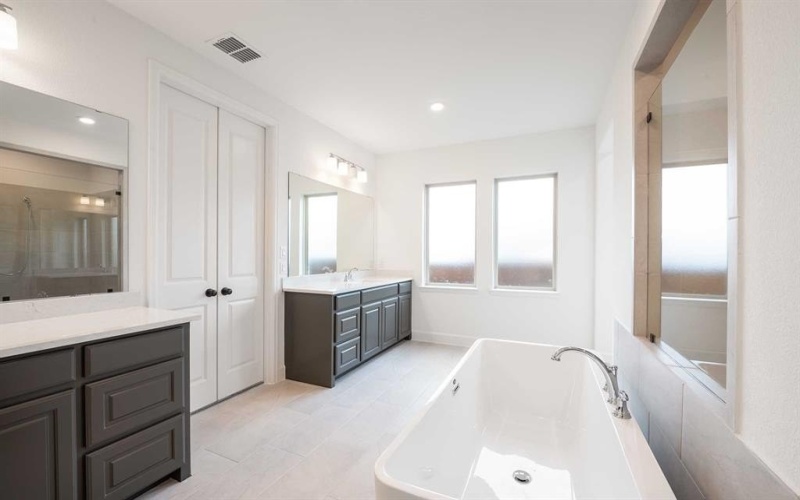 1217 Whitecliff Drive, Forney, TX 75126, 5 Habitaciones Habitaciones , ,5 BañosBaños,Residential,En Venta,1217 Whitecliff Drive,20875796