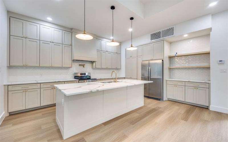 618 N Cliff, Dallas, TX 75203, 4 Habitaciones Habitaciones , ,2 BañosBaños,Residential,En Venta,618 N Cliff,20882700