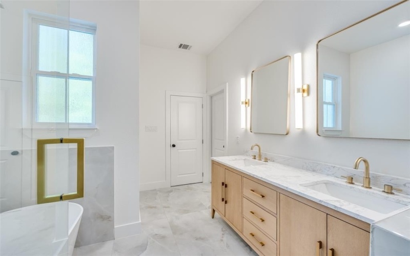 618 N Cliff, Dallas, TX 75203, 4 Habitaciones Habitaciones , ,2 BañosBaños,Residential,En Venta,618 N Cliff,20882700