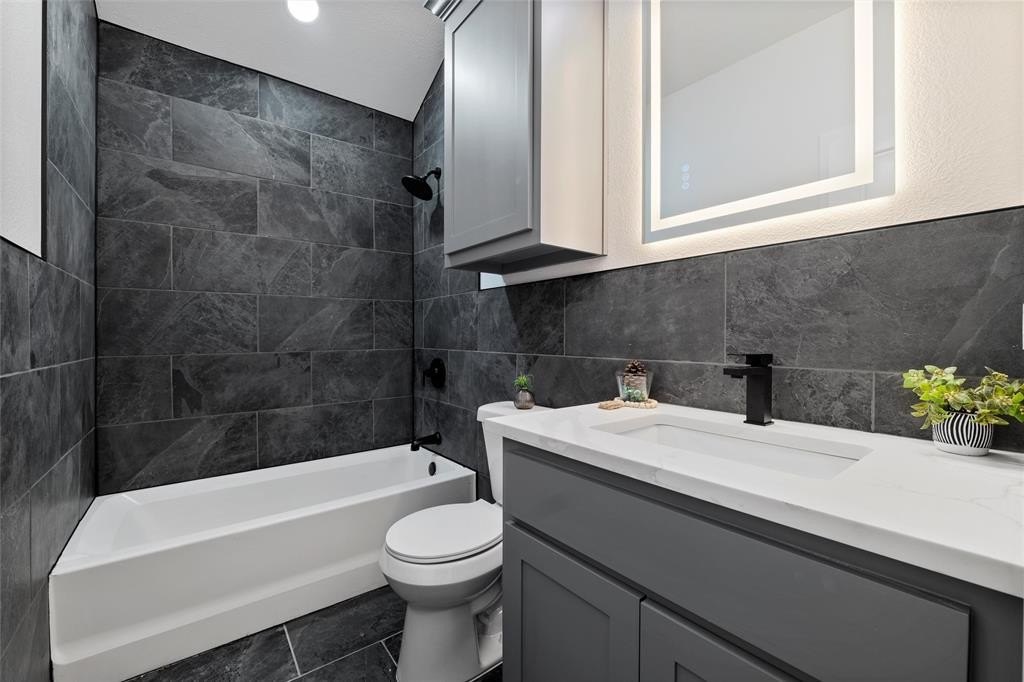 2225 E Overton Road, Dallas, TX 75216, 3 Bedrooms Bedrooms, ,2 BathroomsBathrooms,Residential,For Sale,2225 E Overton Road,20894417