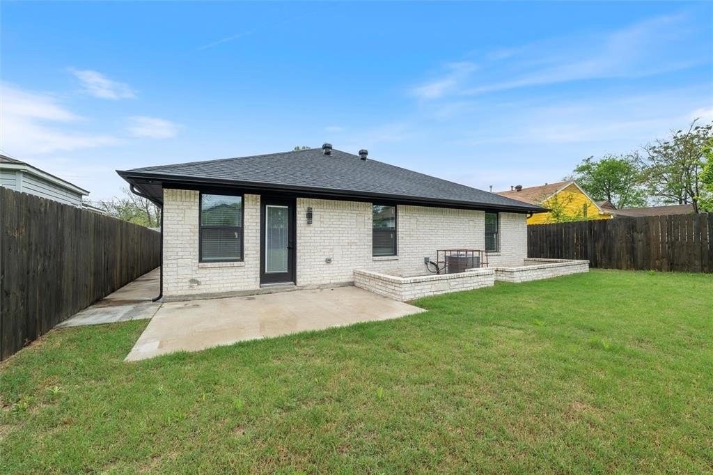 2225 E Overton Road, Dallas, TX 75216, 3 Bedrooms Bedrooms, ,2 BathroomsBathrooms,Residential,For Sale,2225 E Overton Road,20894417